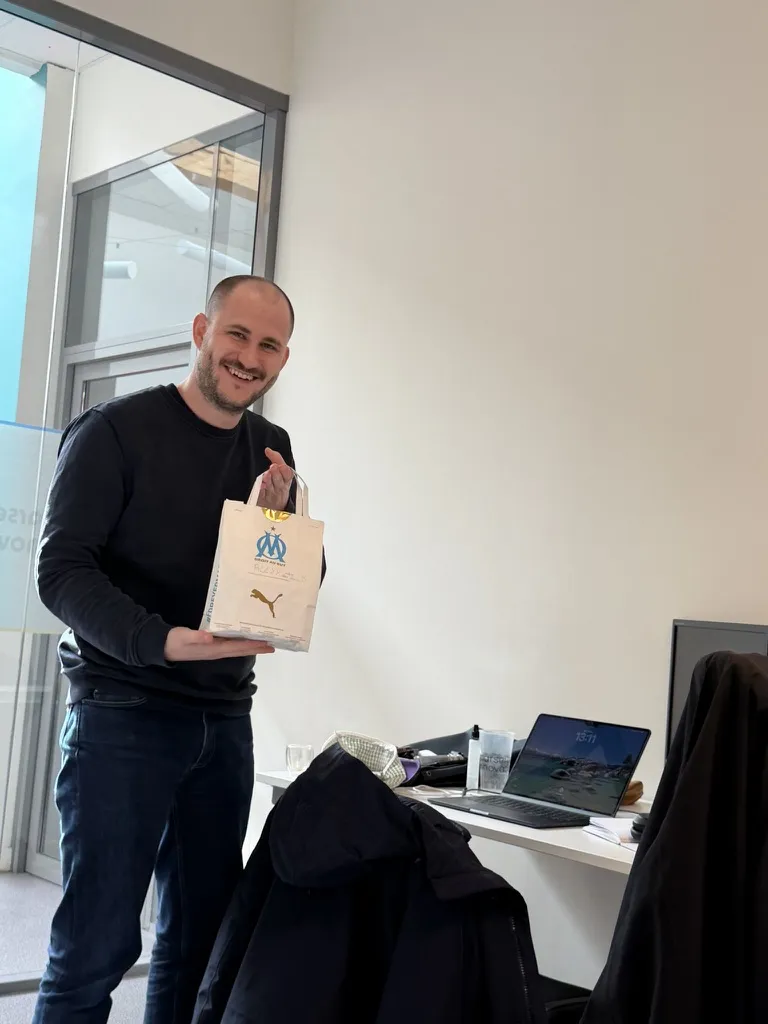 4241D57F C40B 4358 884B 0E0EB2218F57 1 105 c